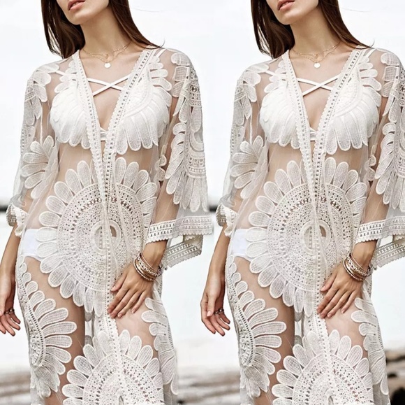 ONE LEFT! ▫️Lace Floral Kimono. - Picture 2 of 7